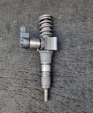 Audi A4 S4 B7 8E 8H Fuel injector 03G130073T