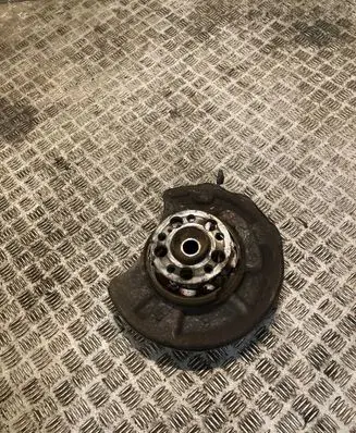 Mercedes-Benz E W211 Rear wheel hub 2113508408 A2113508408