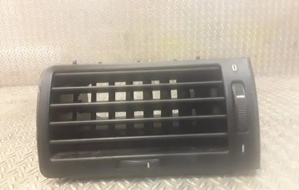BMW 7 E38 Dashboard air vent grill cover trim 8390114