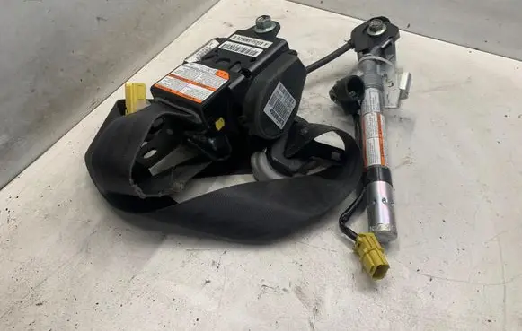 Honda CR-V Front seatbelt 608200000A