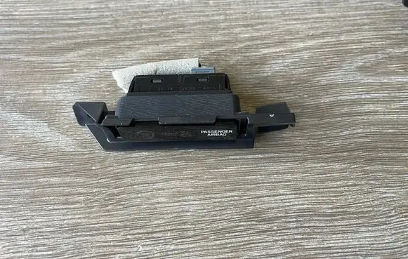 Honda HR-V Passenger airbag on/off switch M57662