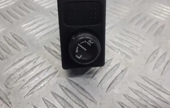 Nissan Primera Wing mirror switch