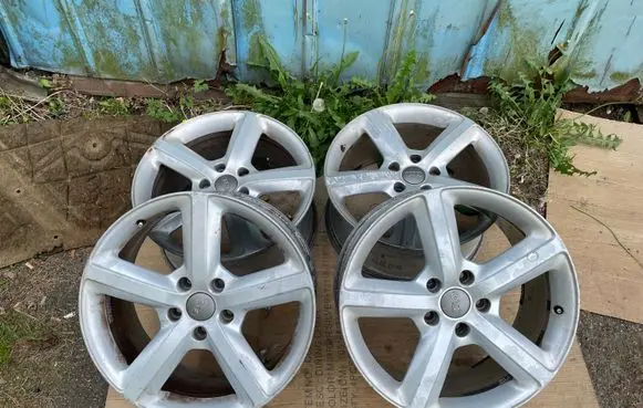 Audi Q7 4L R20 alloy rim 4L0601025H 025H