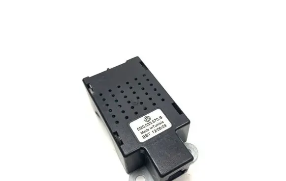 Volkswagen Golf VI Aerial antenna amplifier 5M0035570B