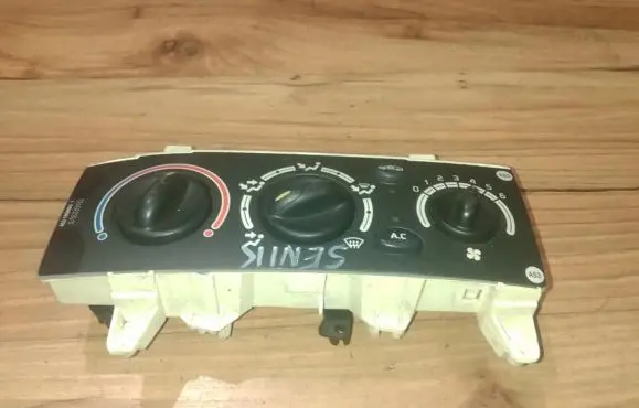 Renault Scenic I Climate control unit 651947u