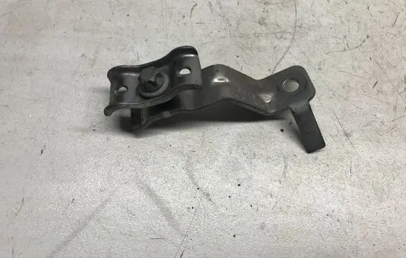 Mercedes-Benz C W205 Radiator mount bracket A2052770700