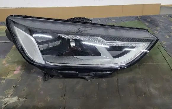 Audi A4 S4 B9 8W Headlight/headlamp 8W0941012