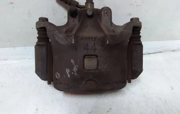 Nissan Juke I F15 Front brake caliper