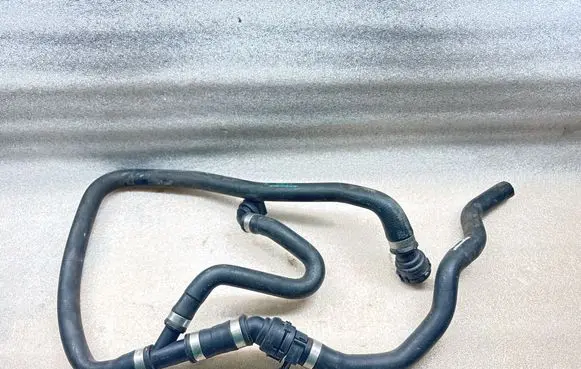 Engine coolant pipe/hose