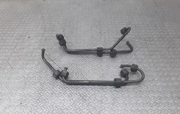 Volkswagen Golf IV Fuel injector supply line/pipe 