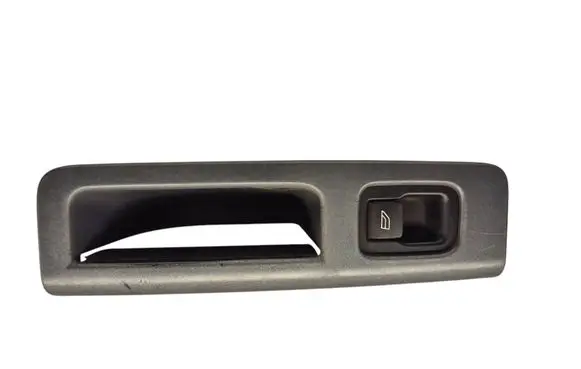 Volvo V50 Electric window control switch 8679477 3855