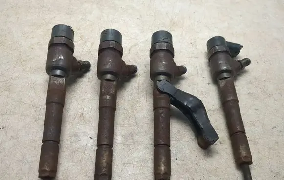 Opel Insignia A Fuel injectors set 0445110351