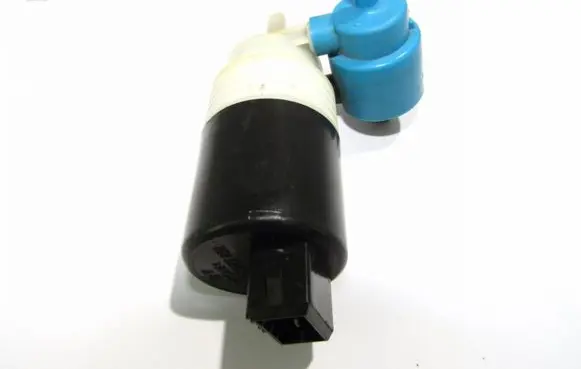 Volkswagen PASSAT B4 Windscreen/windshield washer pump