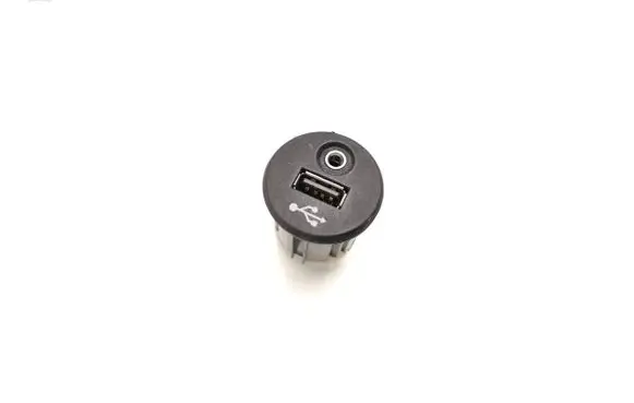 Nissan Juke I F15 USB socket connector 