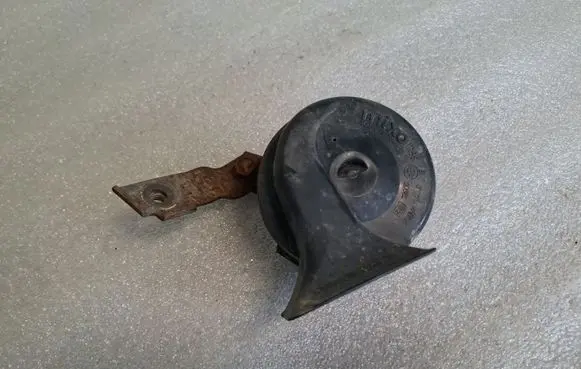 Volkswagen Golf IV Horn signal 00884