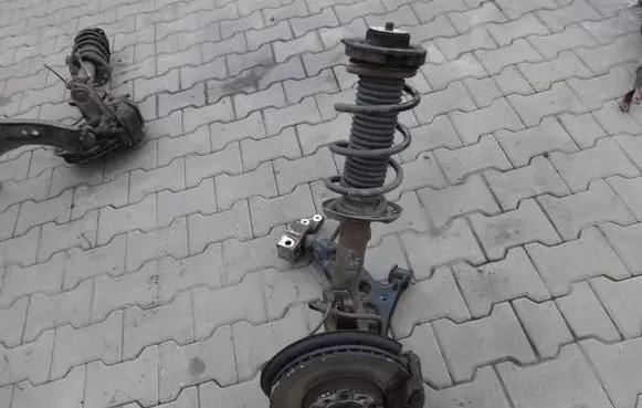 Seat Leon (1P) Front wheel hub spindle knuckle
