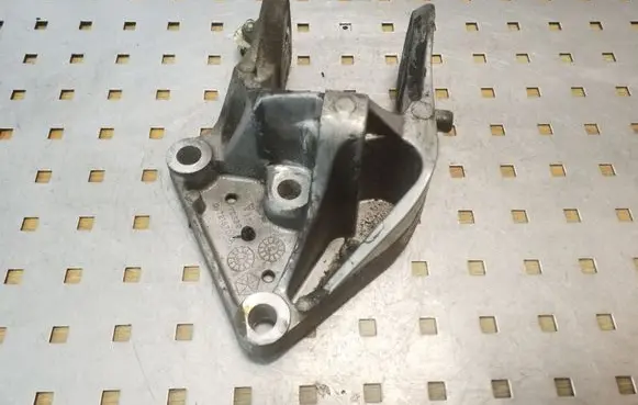 Chrysler Grand Voyager V Engine mounting bracket 04721570AA