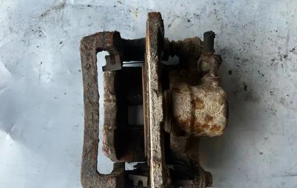 Opel Frontera B Rear brake caliper