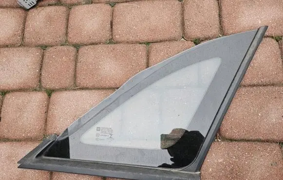 Opel Crossland X Front triangle window/glass 11TYS