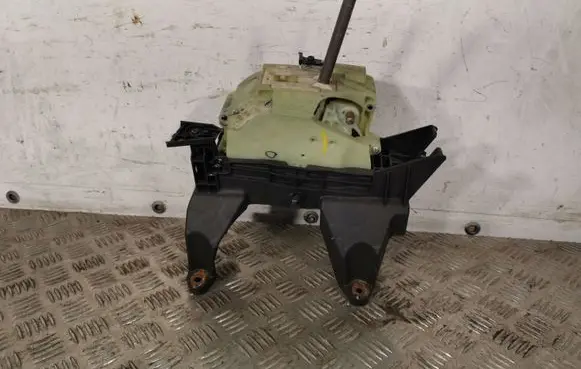 Hyundai Santa Fe Gear shifter/selector 46700S1