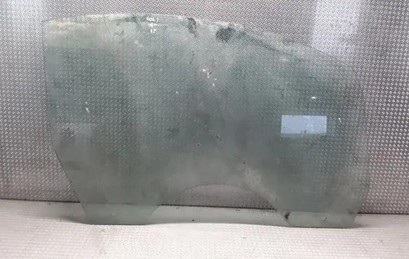 Mitsubishi Colt CZ3 Front door window/glass (coupe) 