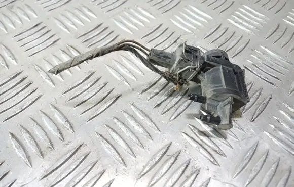 Volkswagen Polo III 6N 6N2 6NF Vacuum valve 191906283A
