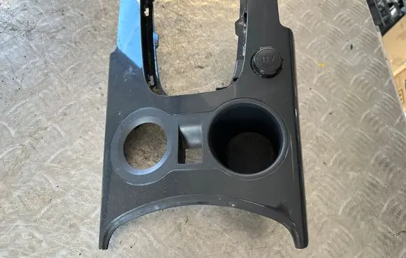 Cup holder front
