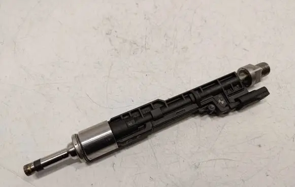 BMW 4 F32 F33 Fuel injector 13647645960