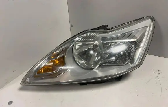 Ford Focus Headlight/headlamp 20B484 12977 HCR77RA