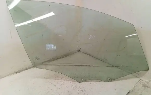 Peugeot 508 Front door window glass four-door