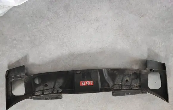 Mercedes-Benz CLS C218 AMG Air intake duct part 2185000655