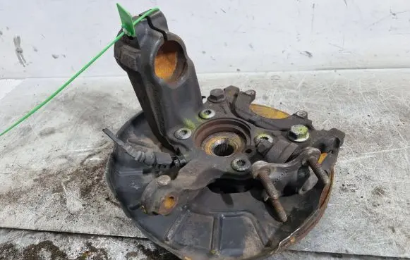 Skoda Octavia Mk2 (1Z) Front wheel hub spindle knuckle 1K05N