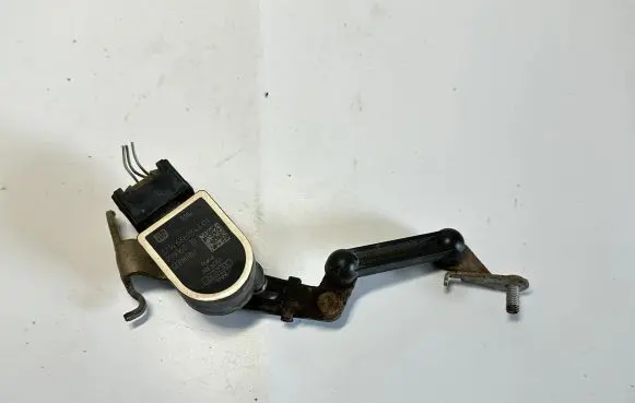 Headlight/headlamp level sensor