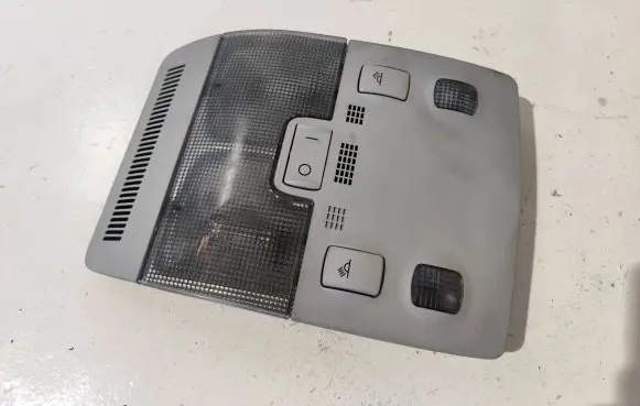 Audi A4 S4 B7 8E 8H Front seat light 8E0947565