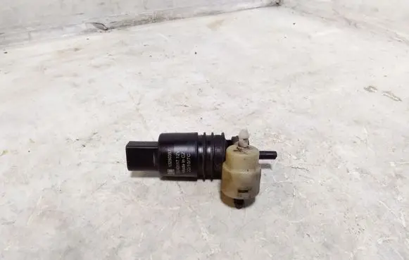 Opel Astra J Windscreen/windshield washer pump 132503527 3240117