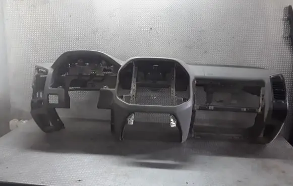 Mitsubishi Pajero Dashboard