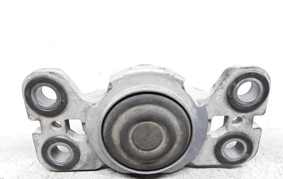 Volvo V70 Engine mount bracket 31401307
