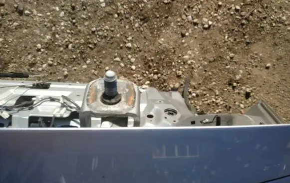 Tailgate/trunk/boot hinge