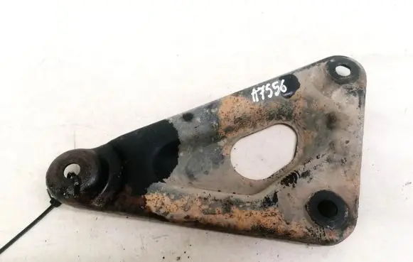 Opel Zafira A Engine mounting bracket