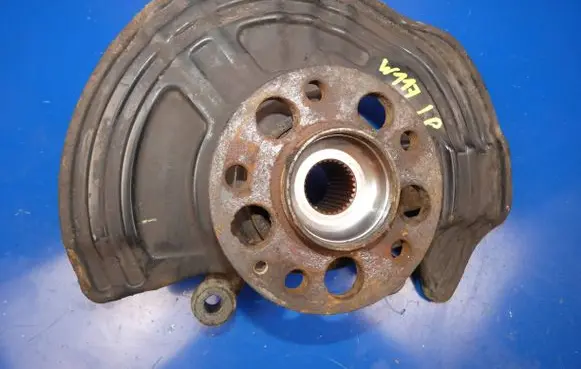 Mercedes-Benz CLA C117 X117 W117 Front wheel hub spindle knuckle