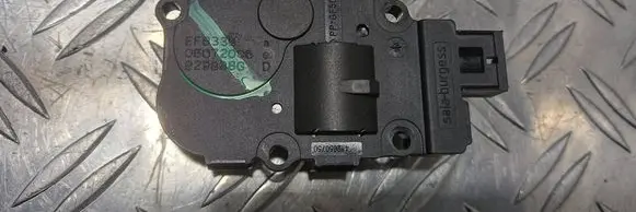 Mercedes-Benz R W251 Air flap motor/actuator 929888G