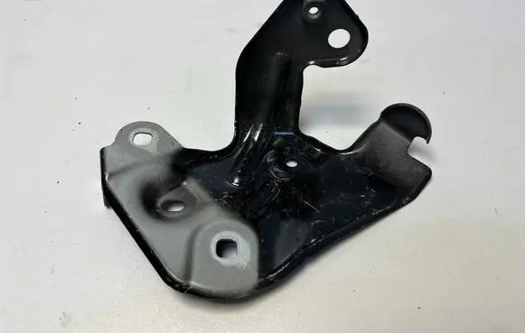 Fender mounting bracket