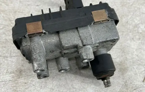 BMW 5 F10 F11 Turbine electric control actuator 4933519400 6NW01009902