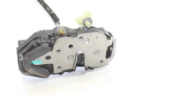 Chevrolet Orlando Front door lock 13578261