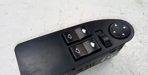 BMW 5 E39 Quarter vent window switch 8360887