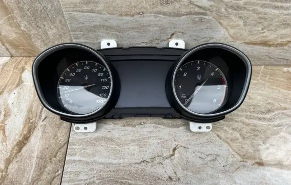 Maserati Levante Speedometer (instrument cluster) 670101179 TD4192936A0046