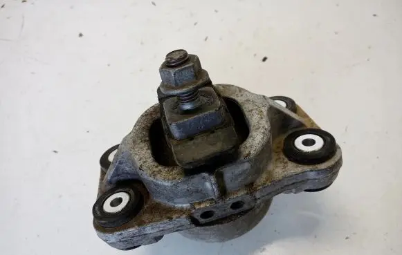 Land Rover Range Rover L405 Engine mount vacuum valve 