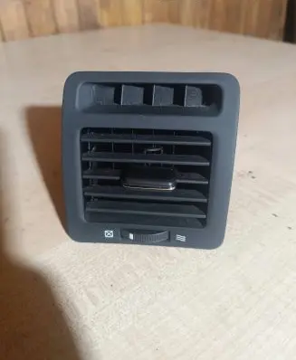 Toyota Corolla Verso E121 Dash center air vent grill 1833