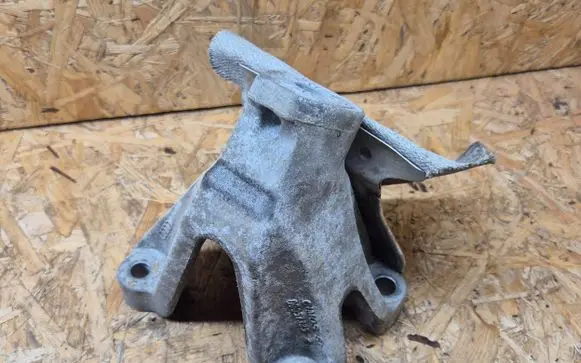 Audi A4 S4 B8 8K Engine mounting bracket 8k0199307aq