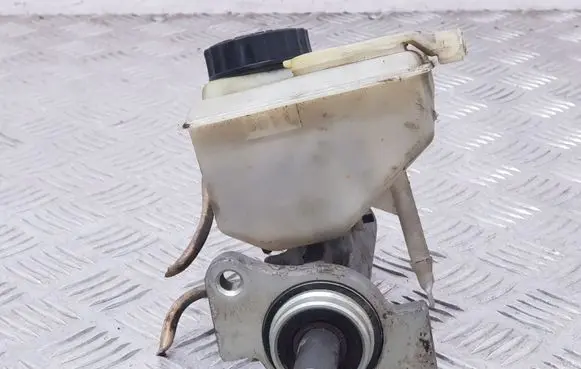 Volvo V70 Master brake cylinder 9157933